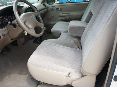 toyota tundra 2002 white pickup truck 6 cylinders 5 speed manual 76087