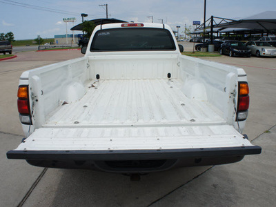 toyota tundra 2002 white pickup truck 6 cylinders 5 speed manual 76087