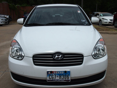 hyundai accent 2011 white sedan gls gasoline 4 cylinders front wheel drive automatic with overdrive 75080