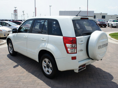 suzuki grand vitara 2007 white suv 6 cylinders automatic 76087