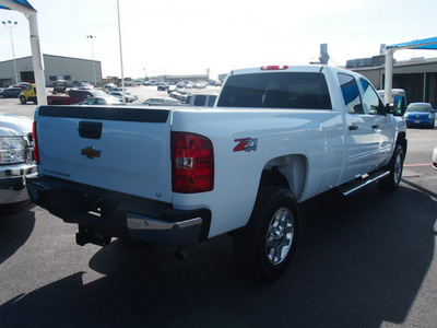 chevrolet silverado 2500hd 2012 white lt gasoline 8 cylinders 4 wheel drive 6 speed automatic 76206