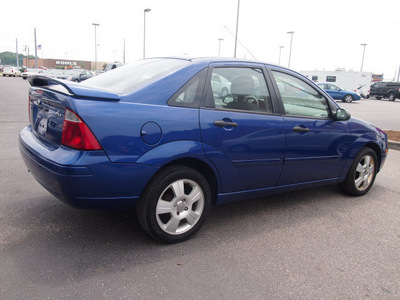 ford focus 2005 blue sedan ses gasoline 4 cylinders front wheel drive automatic 46168