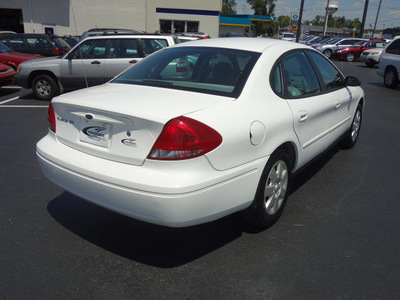 ford taurus 2004 vibrant white sedan se gasoline 6 cylinders front wheel drive automatic 45324