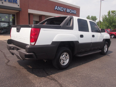 chevrolet avalanche 2005 white flex fuel 8 cylinders rear wheel drive 4 speed automatic 46168