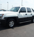 chevrolet avalanche 2005 white flex fuel 8 cylinders rear wheel drive 4 speed automatic 46168