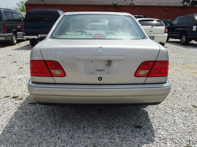 mercedes benz e class 1998 silver sedan e320 4matic gasoline 6 cylinders all whee drive 5 speed automatic 46168