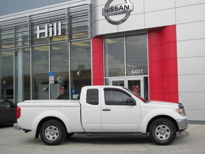 nissan frontier 2008 white se gasoline 4 cylinders 2 wheel drive automatic 33884