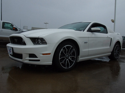 ford mustang 2013 white coupe gt premium gasoline 8 cylinders rear wheel drive automatic 77505