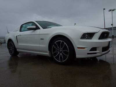 ford mustang 2013 white coupe gt premium gasoline 8 cylinders rear wheel drive automatic 77505