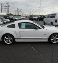 ford mustang 2007 white coupe gt gasoline 8 cylinders rear wheel drive automatic 79925