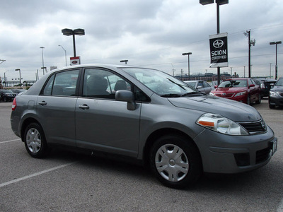 nissan versa 2010 dk  gray sedan gasoline 4 cylinders front wheel drive automatic with overdrive 76011