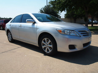 toyota camry 2011 silver sedan le gasoline 4 cylinders front wheel drive automatic 75150