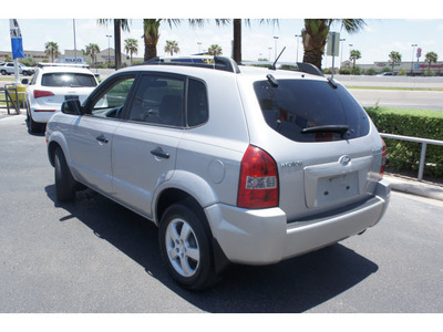 hyundai tucson 2005 silver suv gl gasoline 4 cylinders front wheel drive 5 speed manual 78501