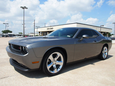 dodge challenger 2012 dk  gray coupe r t gasoline 8 cylinders rear wheel drive automatic 76011