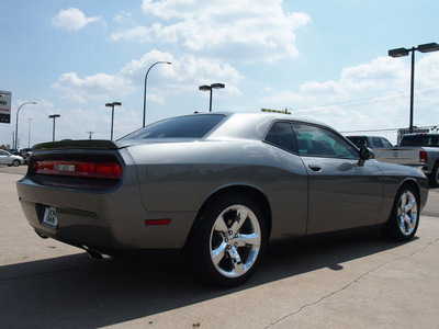 dodge challenger 2012 dk  gray coupe r t gasoline 8 cylinders rear wheel drive automatic 76011