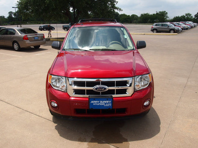 ford escape 2009 red suv xlt gasoline 4 cylinders front wheel drive automatic 76049
