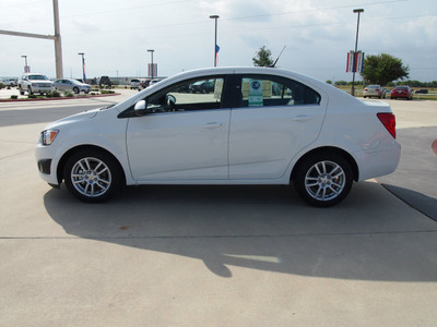 chevrolet sonic 2012 white sedan lt gasoline 4 cylinders front wheel drive automatic 78155