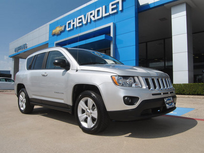 jeep compass 2011 silver suv sport gasoline 4 cylinders 2 wheel drive automatic 75067