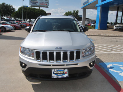 jeep compass 2011 silver suv sport gasoline 4 cylinders 2 wheel drive automatic 75067