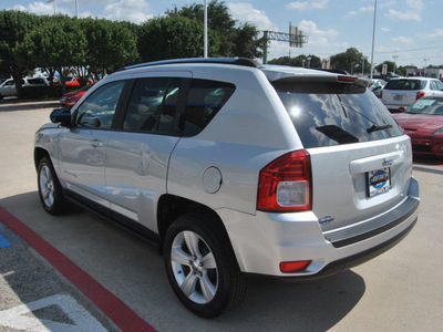 jeep compass 2011 silver suv sport gasoline 4 cylinders 2 wheel drive automatic 75067