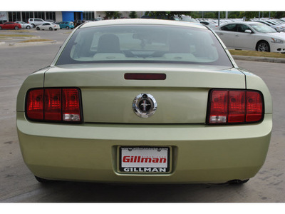 ford mustang 2005 dk  green coupe v6 gasoline 6 cylinders rear wheel drive automatic 78233