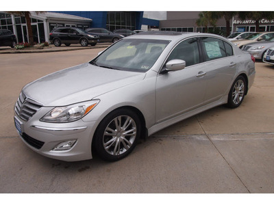 hyundai genesis 2012 lt  gray sedan 3 8l v6 gasoline 6 cylinders rear wheel drive automatic 77074