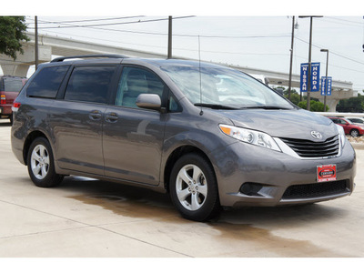 toyota sienna 2012 dk  gray van le 7 passenger auto access sea gasoline 6 cylinders front wheel drive automatic 78232