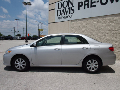 toyota corolla 2011 silver sedan le gasoline 4 cylinders front wheel drive automatic 76011