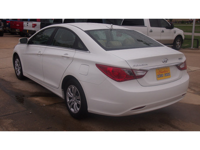 hyundai sonata 2011 white sedan gls gasoline 4 cylinders front wheel drive automatic with overdrive 77340