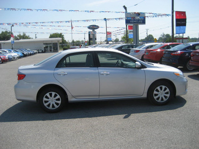 toyota corolla 2011 silver sedan le gasoline 4 cylinders front wheel drive automatic 62863
