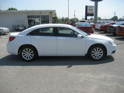 chrysler 200 2011 white sedan touring gasoline 4 cylinders front wheel drive automatic 62863