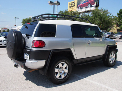 toyota fj cruiser 2007 silver suv gasoline 6 cylinders 4 wheel drive automatic 76011