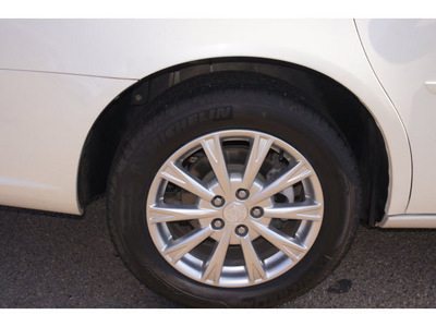 buick lucerne 2009 off white sedan cxl flex fuel 6 cylinders front wheel drive automatic 79029