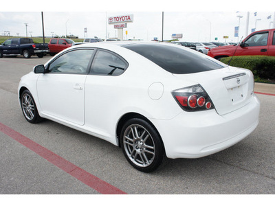 scion tc 2009 white coupe gasoline 4 cylinders front wheel drive automatic 76543