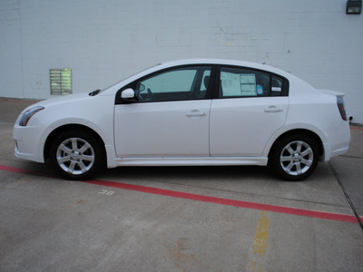 nissan sentra 2012 white sedan 2 0 sr gasoline 4 cylinders front wheel drive automatic 75150