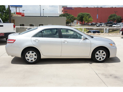 toyota camry 2011 silver sedan le gasoline 4 cylinders front wheel drive automatic 78232