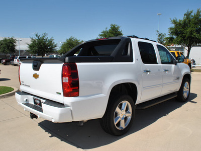 chevrolet avalanche 2012 white suv lt flex fuel 8 cylinders 2 wheel drive automatic 76051