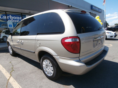 chrysler town country 2006 gold van gasoline 6 cylinders front wheel drive automatic 13502