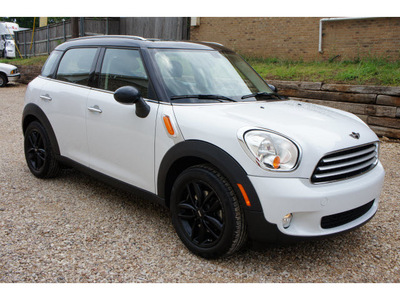 mini cooper countryman 2011 off white hatchback gasoline 4 cylinders front wheel drive 6 speed manual 78757