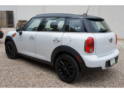 mini cooper countryman 2011 off white hatchback gasoline 4 cylinders front wheel drive 6 speed manual 78757