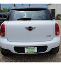 mini cooper countryman 2011 off white hatchback gasoline 4 cylinders front wheel drive 6 speed manual 78757