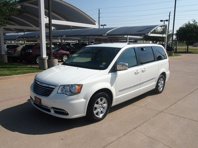 chrysler town and country 2011 white van touring l flex fuel 6 cylinders front wheel drive automatic 76049