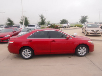 toyota camry 2011 red sedan le gasoline 4 cylinders front wheel drive automatic 76049