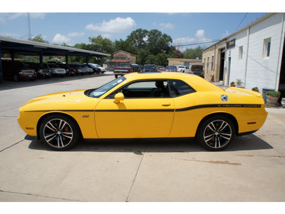 dodge challenger 2012 yellow coupe srt8 yellow jacket gasoline 8 cylinders rear wheel drive automatic 78624