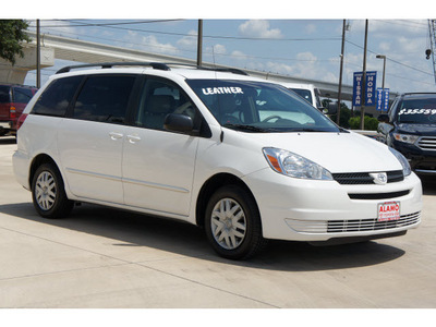 toyota sienna 2004 off white van le 7 passenger gasoline 6 cylinders front wheel drive automatic 78232