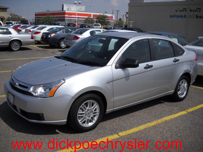 ford focus 2010 silver sedan se gasoline 4 cylinders front wheel drive automatic 79925