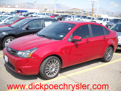 ford focus 2011 red sedan gasoline 4 cylinders front wheel drive automatic 79925