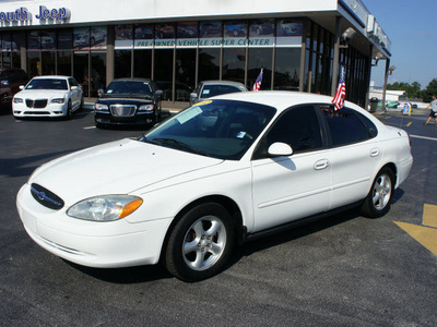 ford taurus 2002 white sedan se 6 cylinders automatic 33021