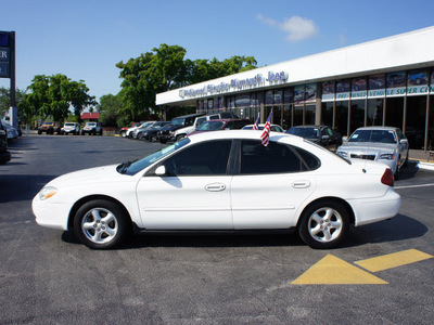 ford taurus 2002 white sedan se 6 cylinders automatic 33021