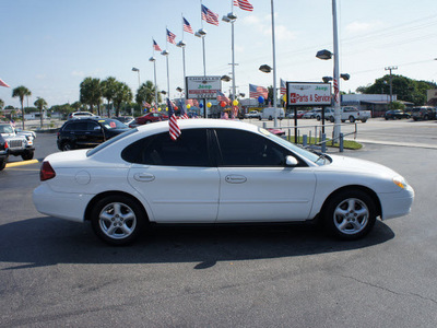 ford taurus 2002 white sedan se 6 cylinders automatic 33021